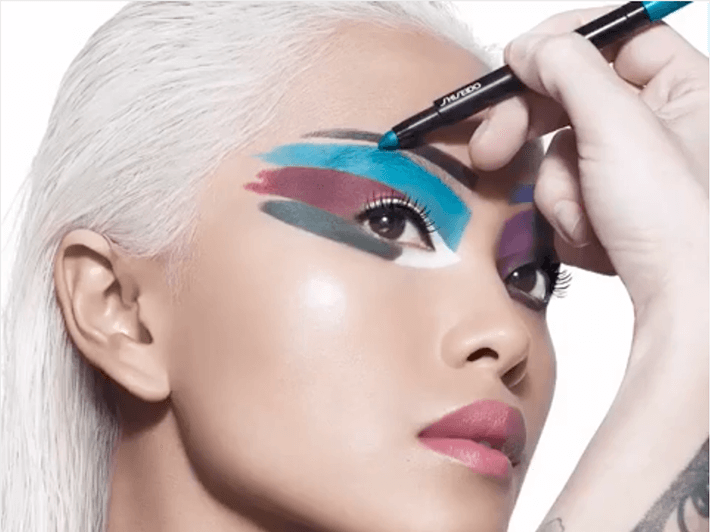 woman-gunjo-blue-birodo-green